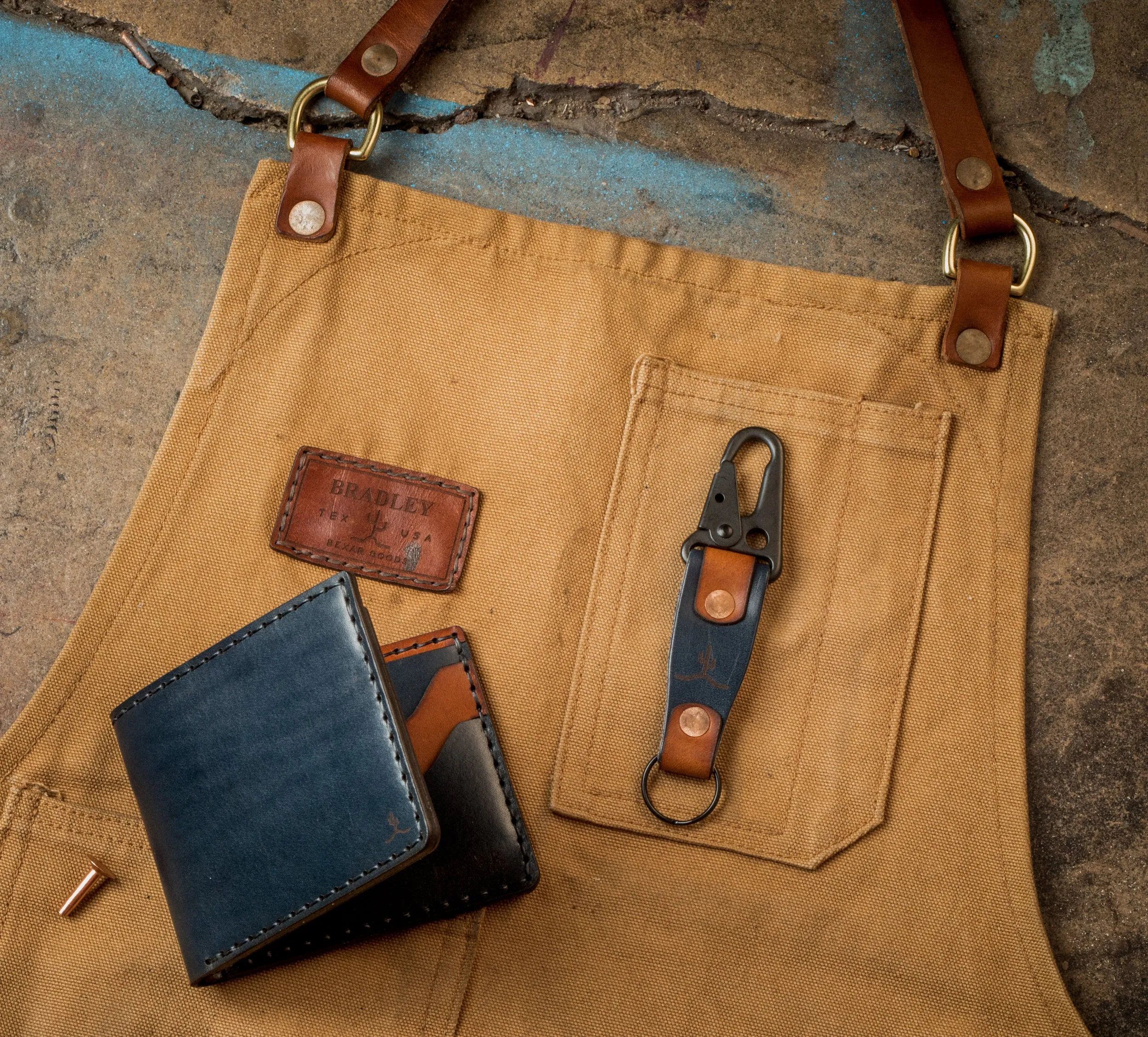 Classic 4 Bifold // Driftwood