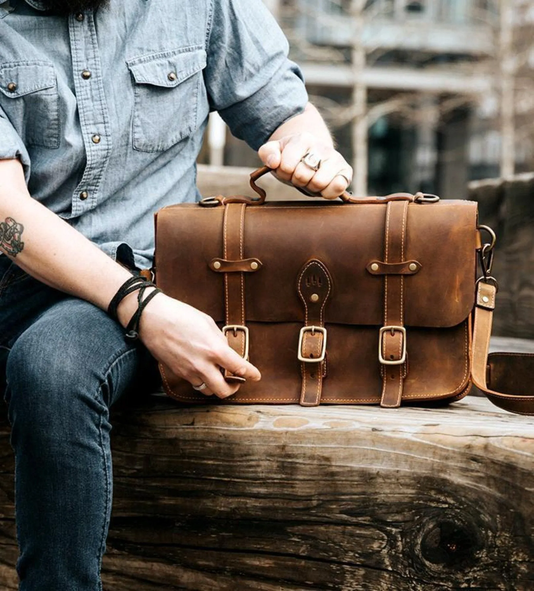 Classic XL Messenger Bag